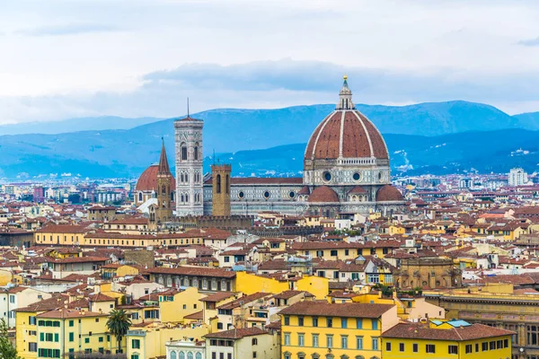 İtalya, Floransa 'daki Santa Maria del Fiore' un güzel hava manzarası