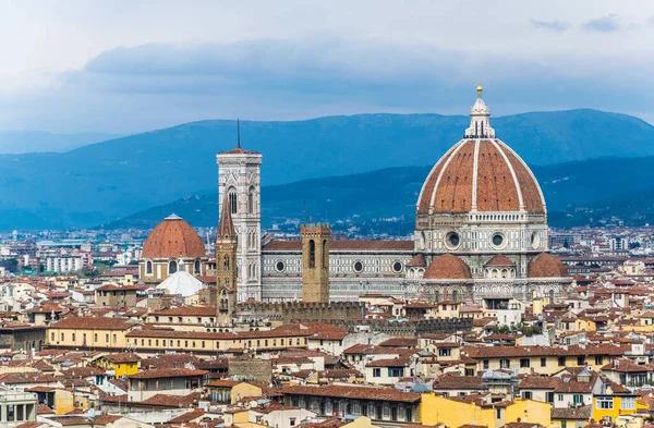 İtalya, Floransa 'daki Santa Maria del Fiore' un güzel hava manzarası