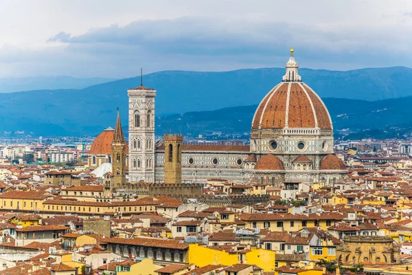 İtalya, Floransa 'daki Santa Maria del Fiore' un güzel hava manzarası