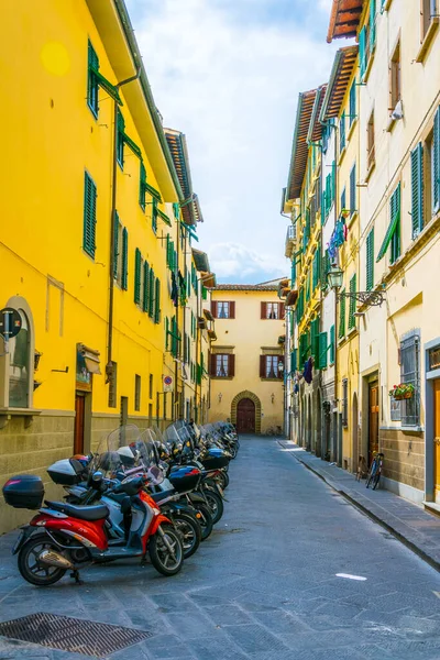 İtalya 'nın Floransa şehrinde küçük bir sokak manzarası.