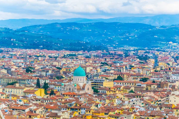 İtalya 'nın Floransa kentinin yerleşim bölgesinin havadan görünüşü