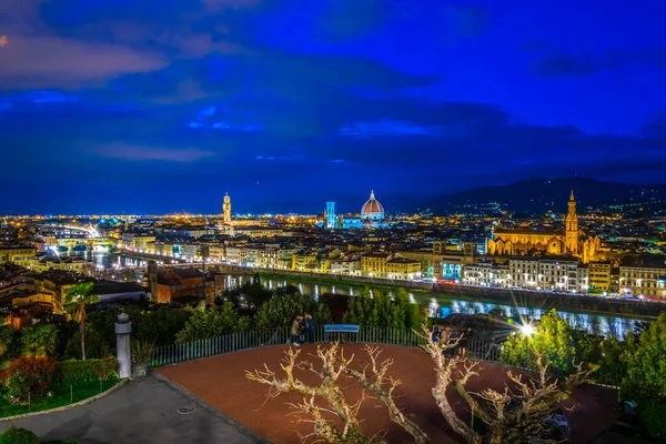 Panorama Nocturno Florencia Incluyendo Ponte Vecchio Palazzo Vecchio Catedral Santa — Foto de Stock