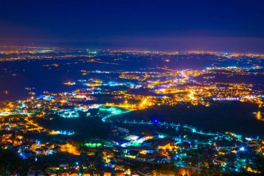San Marino 'nun gece hava manzarası