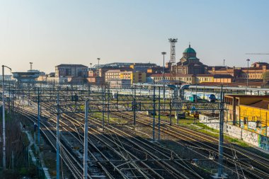 İtalya 'daki Bologna merkez tren istasyonunun hava görüntüsü..