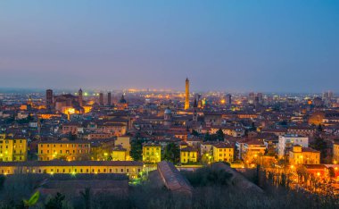 İtalyan şehir sucuğunun gece hava manzarası