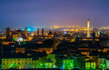 İtalyan şehir sucuğunun gece hava manzarası