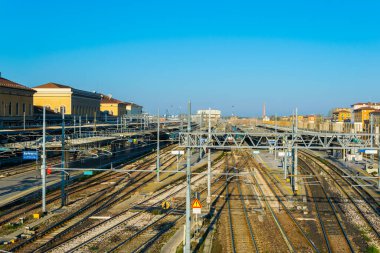 İtalya 'daki Bologna merkez tren istasyonunun hava görüntüsü..