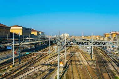 İtalya 'daki Bologna merkez tren istasyonunun hava görüntüsü..