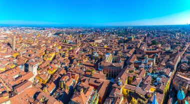 Via zamboni 'nin havadan görünüşü ve Basilica di San Giacomo Maggiore ve İtalya' nın Bologna kentindeki bir iş bölgesi de dahil olmak üzere bu mahalle.