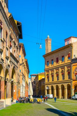 İtalyan şehri Bologna 'daki Santo Stefano Meydanı manzarası.