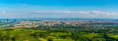Avusturalya 'daki Kahlenberg Tepesi' nden alınan Viyana manzarası