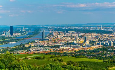 Avusturalya 'daki Kahlenberg Tepesi' nden alınan Viyana manzarası
