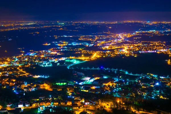 San Marino 'nun gece hava manzarası