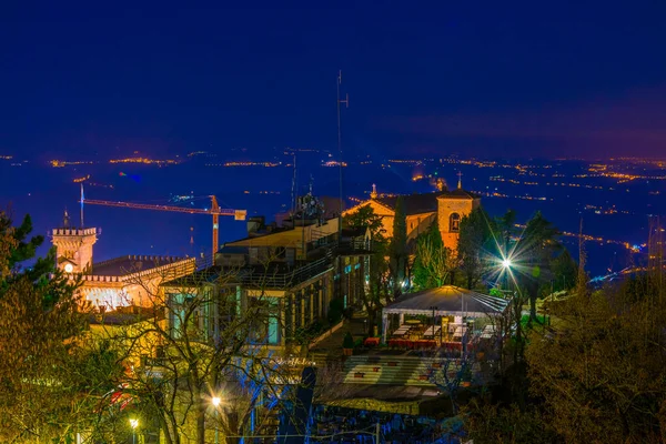 San Marino 'nun gece hava manzarası