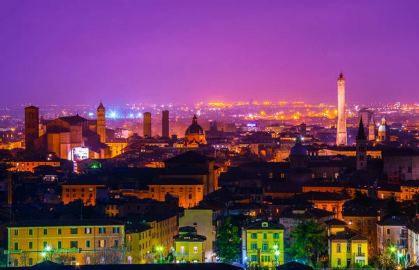 İtalyan şehir sucuğunun gece hava manzarası