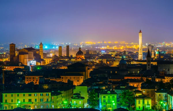 İtalyan şehir sucuğunun gece hava manzarası