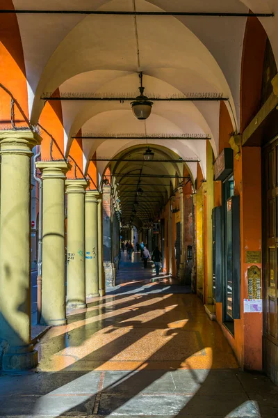 Vista Una Galería Cubierta Centro Histórico Ciudad Italiana Bolonia — Foto de Stock