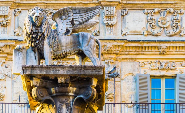 Slavná Socha Lva Náměstí Piazza Erbe Veroně Itálii — Stock fotografie