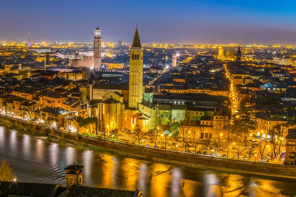 Antenn Utsikt Över Den Italienska Staden Verona Solnedgången Inklusive Kyrkan — Stockfoto