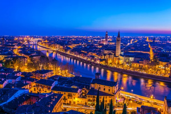 Antenn Utsikt Över Den Italienska Staden Verona Solnedgången Inklusive Kyrkan — Stockfoto