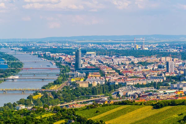 Viyana 'daki Handelskai ofis bölgesinin havadan görüntüsü