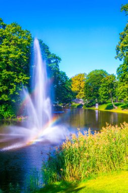 Riga, Letonya 'daki Bastelkajna parkındaki çeşmenin ayrıntıları.