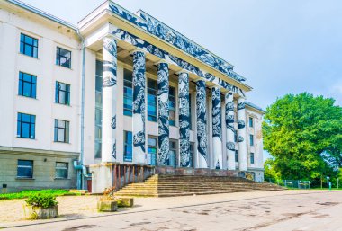 Litvanya 'nın Vilnius kentindeki Tauras Tepesi' nin tepesindeki bir binanın görüntüsü