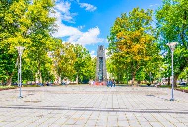 Vincas Kudirka 'nın Vilnius, Litvanya' daki Vincas Kudirka Parkı 'ndaki Gedimino Caddesi (Gedimino Prosspektas) heykeli