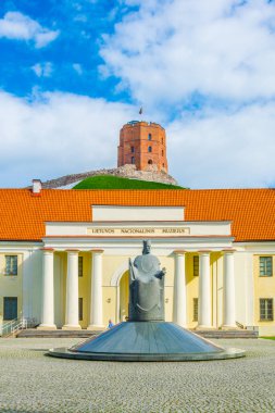 Litvanya Ulusal Müzesi Vilnius, Litvanya 'daki Gediminas Tepesi' nin altında.