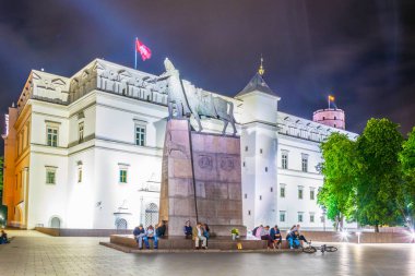 Litvanya, Vilnius 'taki Grandük Sarayı' nın gece manzarası.
