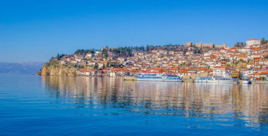 Eski şehir merkezi, farklı mimari ve Samuel Kalesi 'nden dolayı Unesco Dünya Mirasları Listesi' ne ait olan Macedonia 'nın Ohrid Kasabası' nın tarihsel kısmı - fyrom.