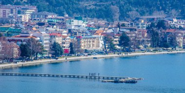 Unesco 'nun dünya mirası riskine dahil olan Macar Ohrid şehrindeki bir sahil manzarası..