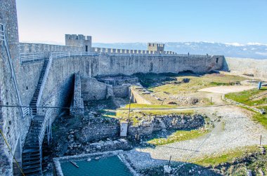 Çar Samuel 'in kalesi bugünlerde harabe halinde. Ohrid Gölü ve Ohrid Şehri 'nin Unesco Dünya Mirası' na dahil edilmesini sağlayan dış tahkimattır.