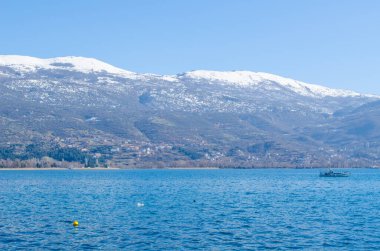 Masonya 'daki Ohrid Gölü manzarası.