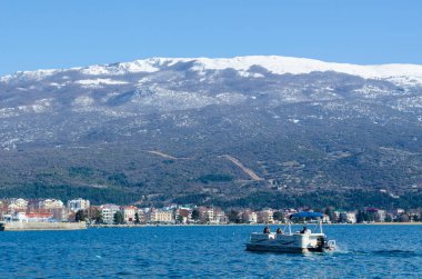 Masonya 'daki Ohrid Gölü manzarası.
