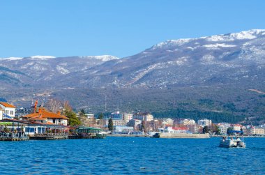 Masonya 'daki Ohrid Gölü manzarası.