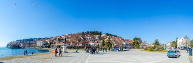 Unesco 'nun tarihi bölümü Ohrid Gölü' nün yanında yer alır ve tepede Çar Samuel Kalesi ile birlikte tüm tepeye yayılır..