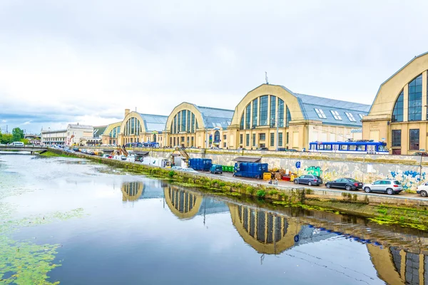 Eski zeplin hangarlarının görüntüsü Riga pazarına dönüştürüldü - Rigas Centraltirgu