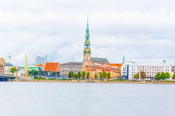 Old Town Riga Including Saint Peters Church Viewed Daugava River — Stockfoto