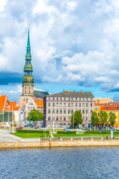 Old Town Riga Including Saint Peters Church Viewed Daugava River — Foto Stock