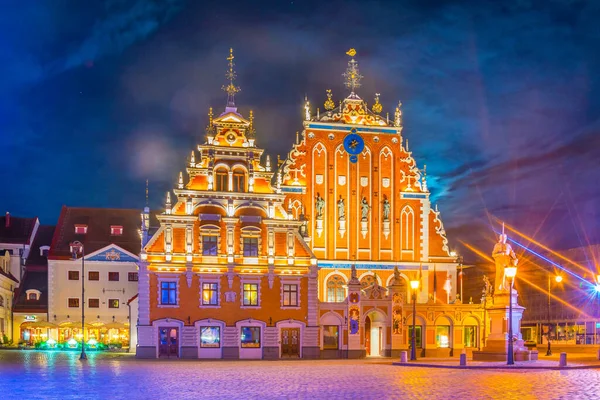 Night View Ratslaukums Square House Blackheads Old Town Riga Latvia — стоковое фото