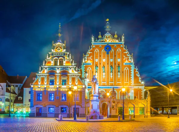 Night View Ratslaukums Square House Blackheads Old Town Riga Latvia — стоковое фото