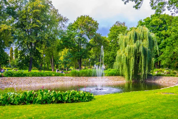 リトアニアの首都ヴィリニュスにあるベルナルダン庭園 ベルナルディーヌ ソーダ — ストック写真