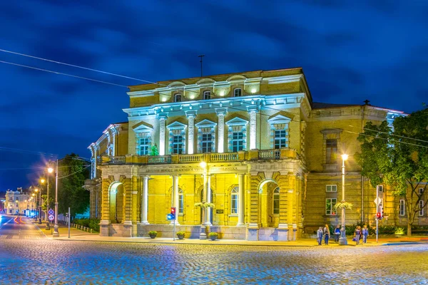 Vilnius 'taki Litvanya Bilimler Akademisi' nin Aydınlatılmış Wroblewski Kütüphanesi 'nin Gece Görüşü