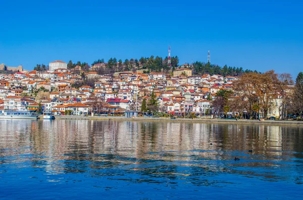Eski şehir merkezi, farklı mimari ve Samuel Kalesi 'nden dolayı Unesco Dünya Mirasları Listesi' ne ait olan Macedonia 'nın Ohrid Kasabası' nın tarihsel kısmı - fyrom.