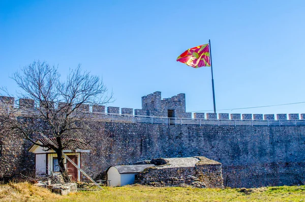 Çar Samuel 'in kalesi bugünlerde harabe halinde. Ohrid Gölü ve Ohrid Şehri 'nin Unesco Dünya Mirası' na dahil edilmesini sağlayan dış tahkimattır.