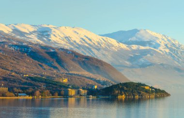 Ohrid Gölü 'nün üzerinde gün batımı Macedonia, Fyrom.