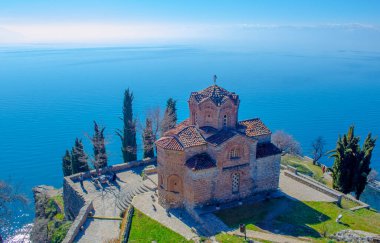 Kaneo 'daki Aziz John Kilisesi Unesco' da listelenmiş Macedonian kasabası Ohrid, fyrom.