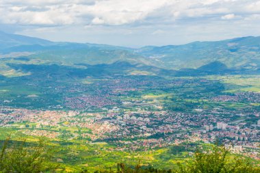 Skopje yakınlarındaki Vodno Dağı 'nın tepesinden Macedonia' daki dağlık bir manzaranın havadan görünüşü