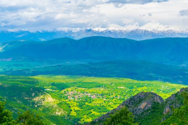 Skopje yakınlarındaki Vodno Dağı 'nın tepesinden Macedonia' daki dağlık bir manzaranın havadan görünüşü